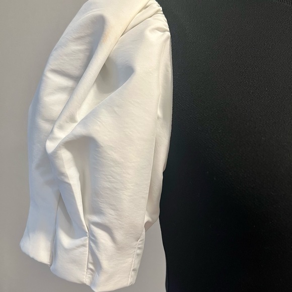 alice + olivia
Aubrey Puff Sleeve Crop Top - Picture 5 of 9